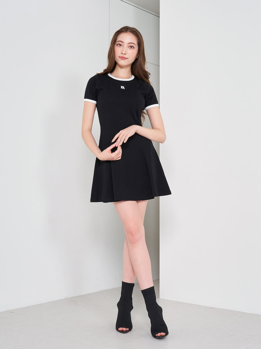 モデル:165cm(着用サイズ:FREE 着用カラー:BLK)