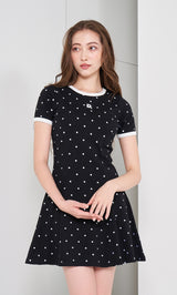 モデル:165cm(着用サイズ:FREE 着用カラー:DOT)