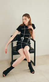 モデル:170cm(着用サイズ:FREE 着用カラー:BLK)