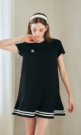 モデル:170cm(着用サイズ:FREE 着用カラー:BLK)