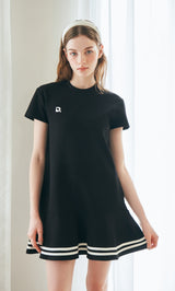 モデル:170cm(着用サイズ:FREE 着用カラー:BLK)