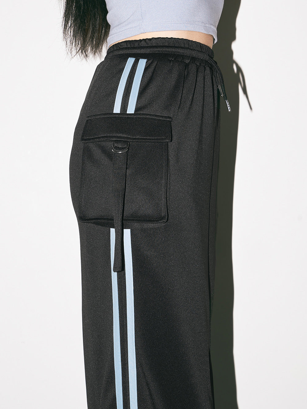 モデル:163cm(着用サイズ:FREE 着用カラー:BLK)