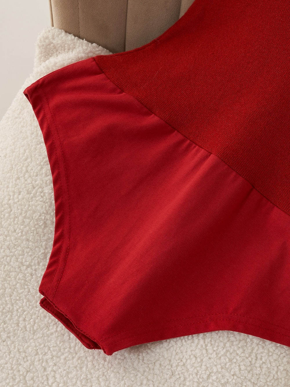 モデル:163cm(着用サイズ:FREE 着用カラー:RED)