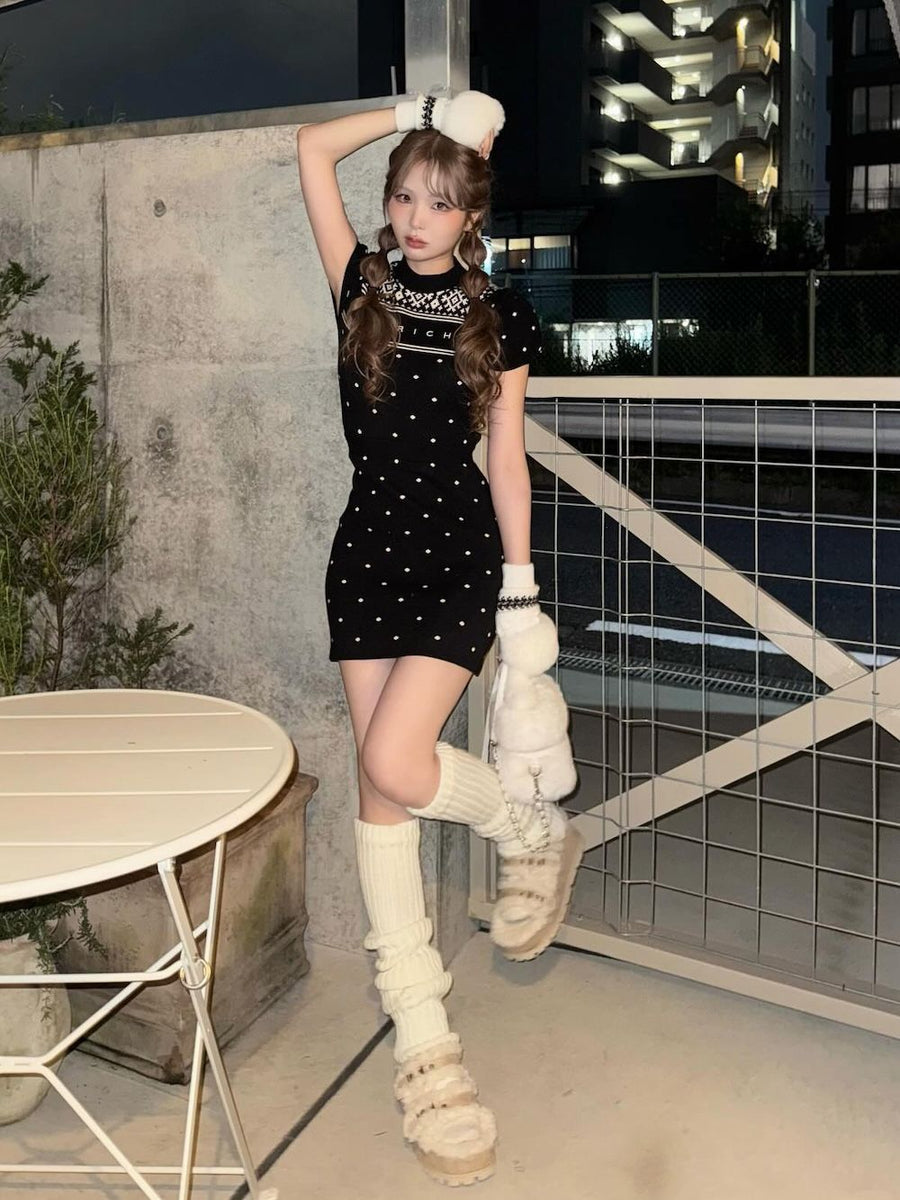 モデル:163cm(着用サイズ:FREE 着用カラー:BLK)
