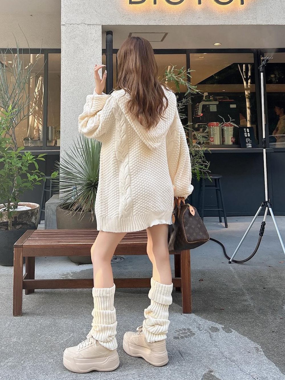 モデル:166cm(着用サイズ:FREE 着用カラー:IVO)