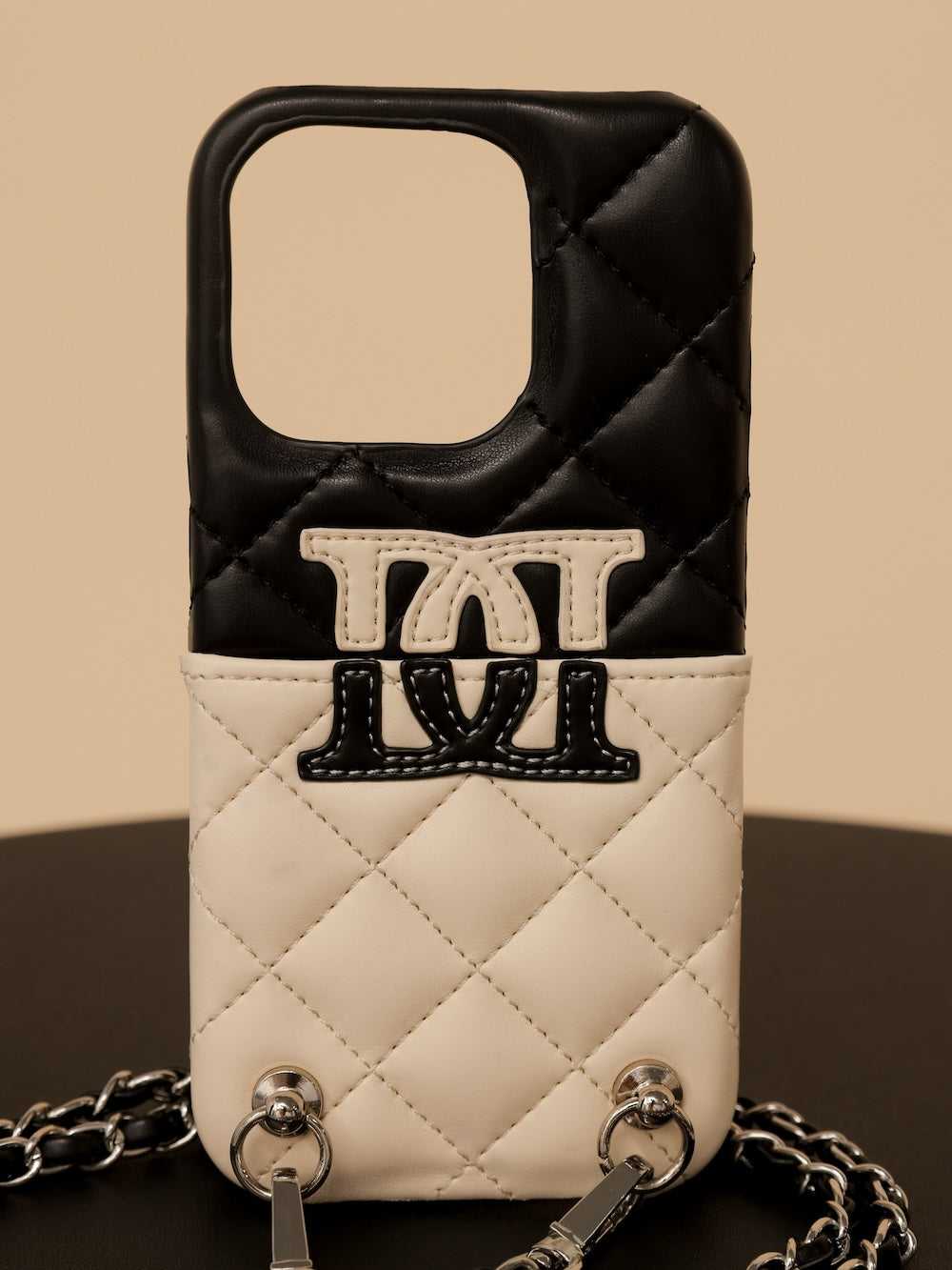 カラー:IVO