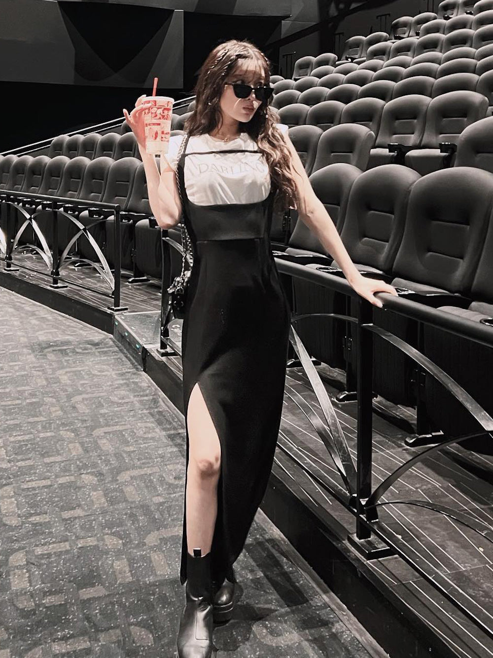 モデル:160cm(着用サイズ:FREE 着用カラー:BLK)