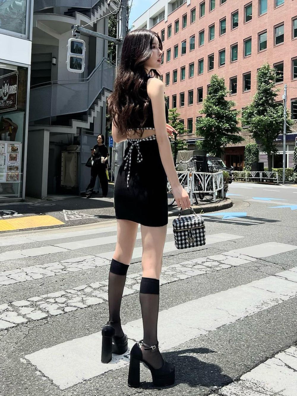 モデル:160cm(着用サイズ:FREE 着用カラー:BLK)