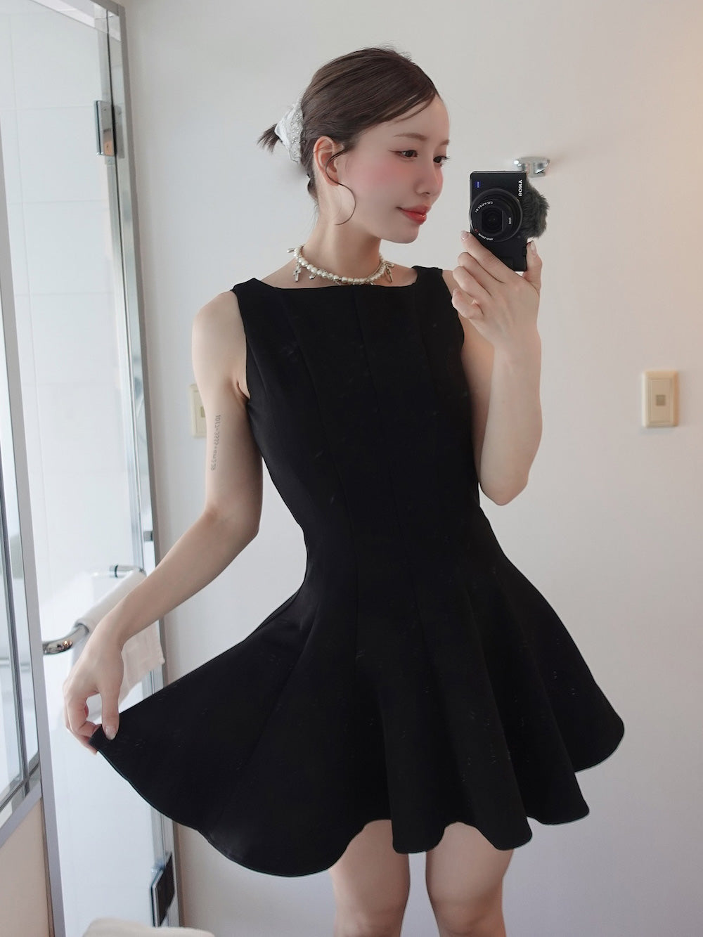 モデル:156cm(着用サイズ:FREE 着用カラー:BLK)