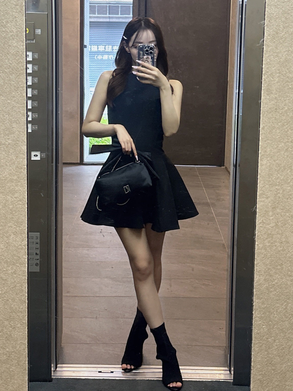 モデル:156cm(着用サイズ:FREE 着用カラー:BLK)