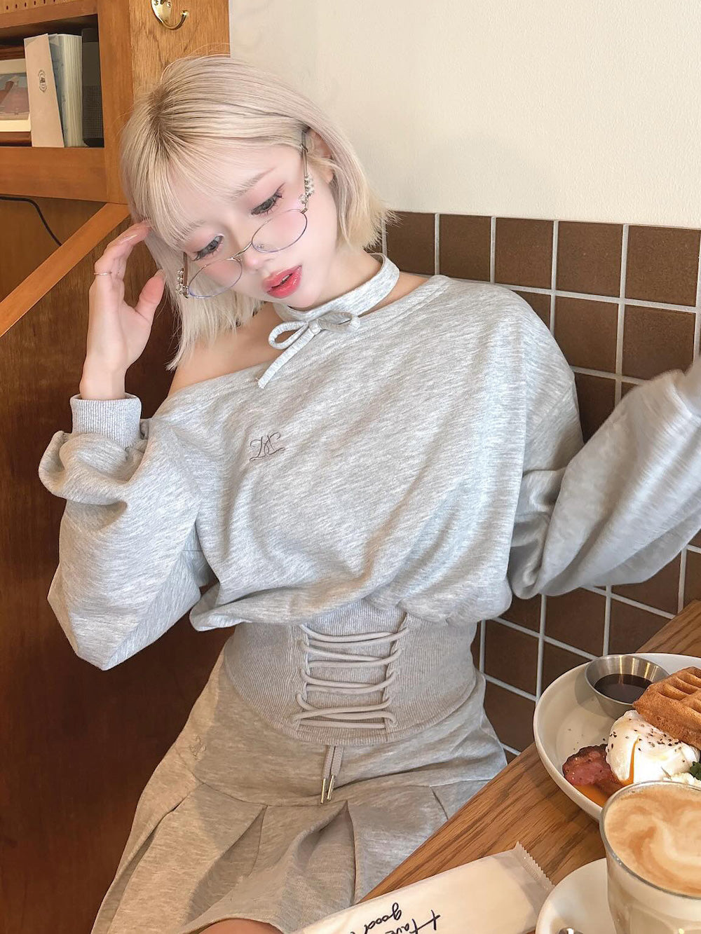 モデル:155cm(着用サイズ:FREE 着用カラー:GRY)