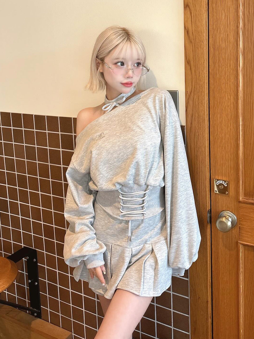 モデル:155cm(着用サイズ:FREE 着用カラー:GRY)