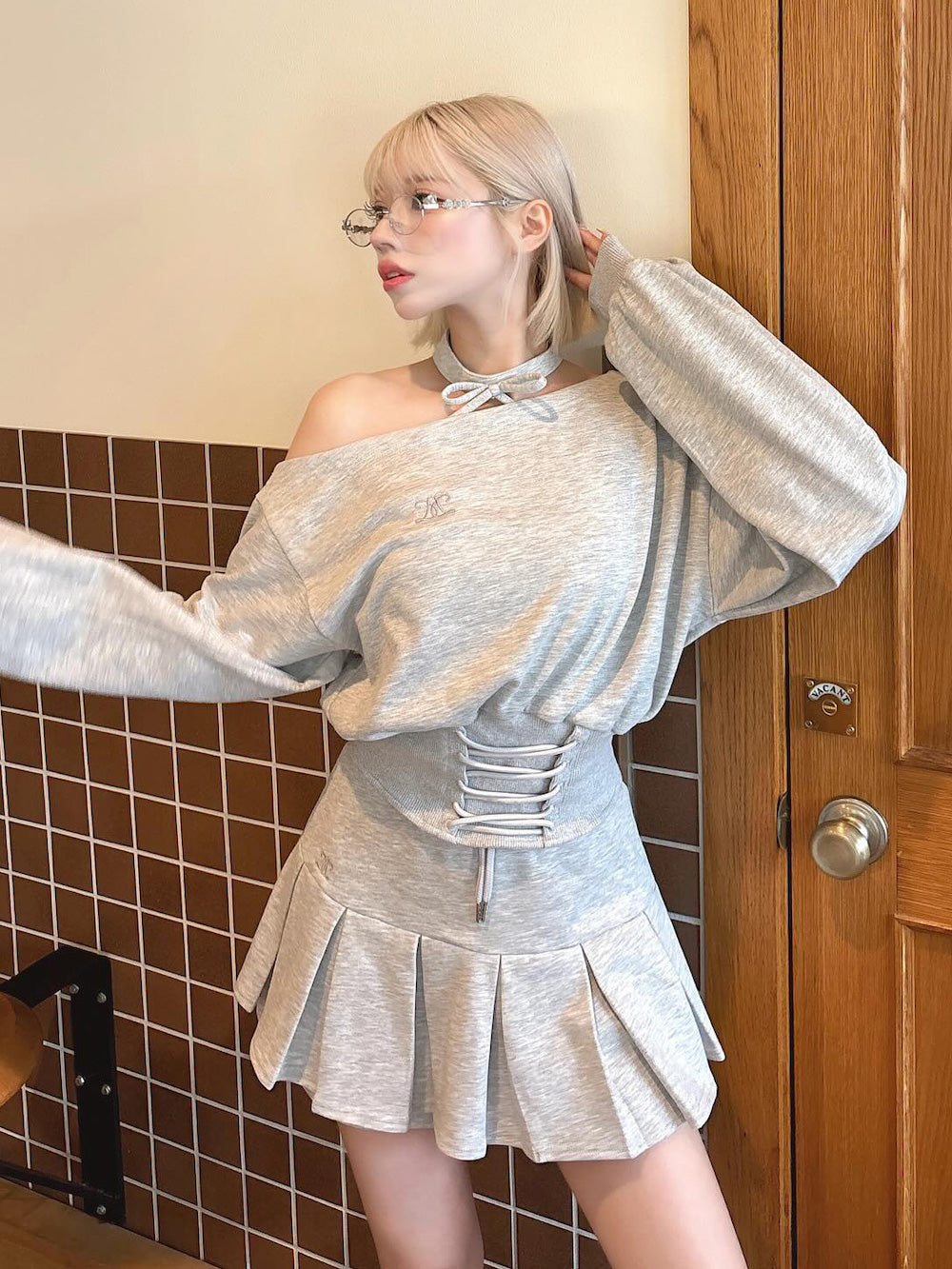 モデル:155cm(着用サイズ:FREE 着用カラー:GRY)