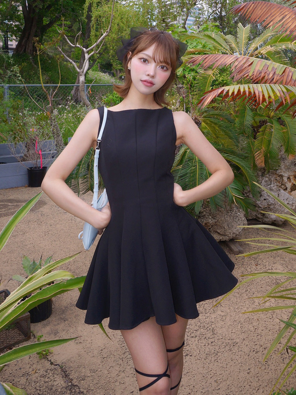 モデル:163cm(着用サイズ:FREE 着用カラー:BLK)