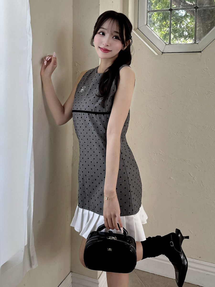 モデル:156cm(着用サイズ:FREE 着用カラー:GRY)