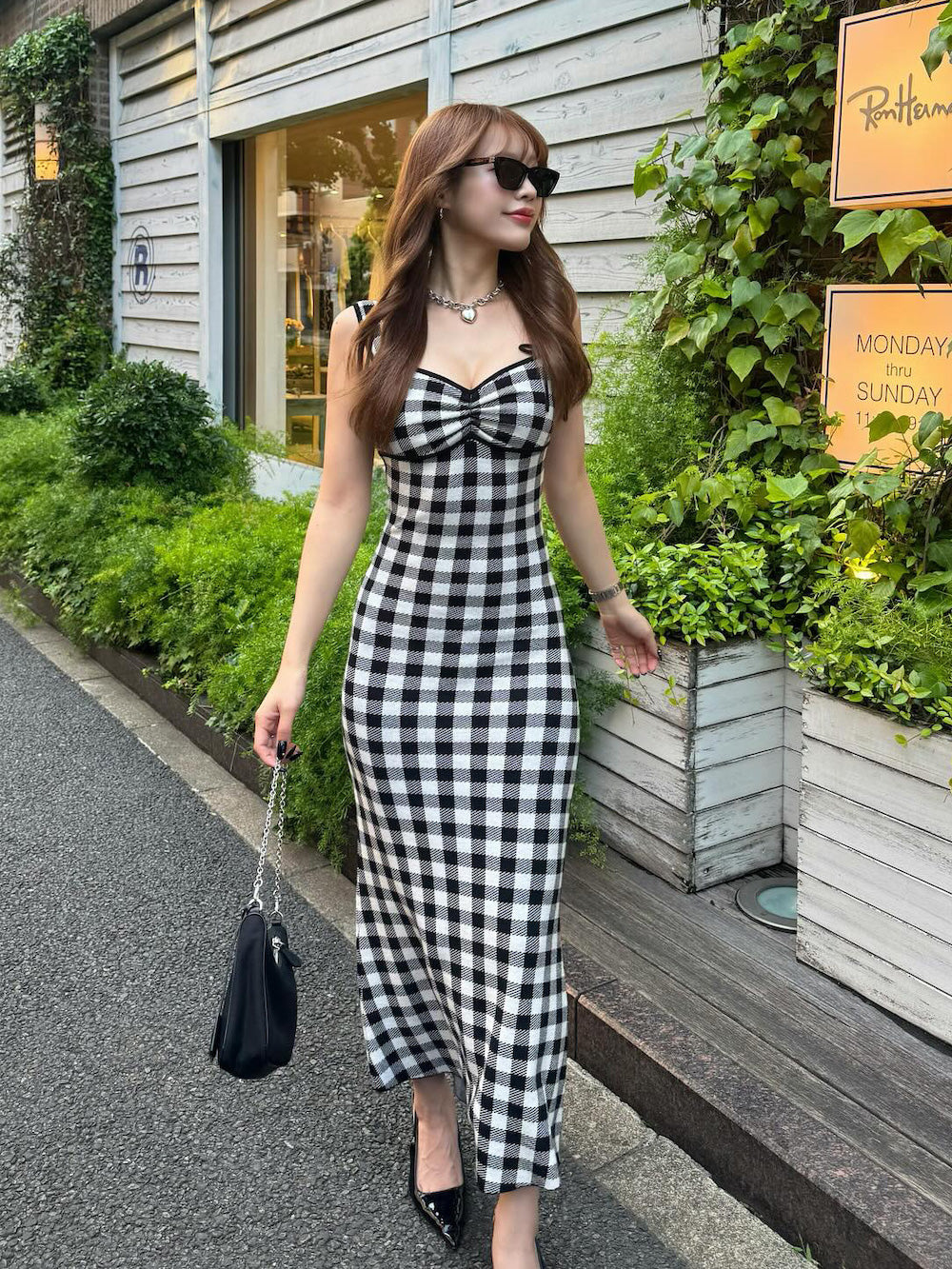 モデル:164cm(着用サイズ:FREE 着用カラー:BLK)