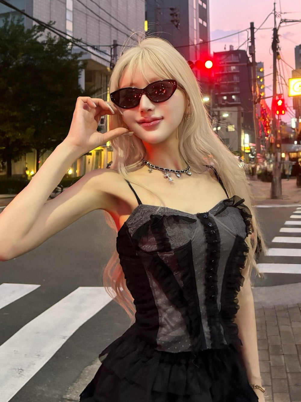 モデル:165cm(着用サイズ:FREE 着用カラー:BLK)