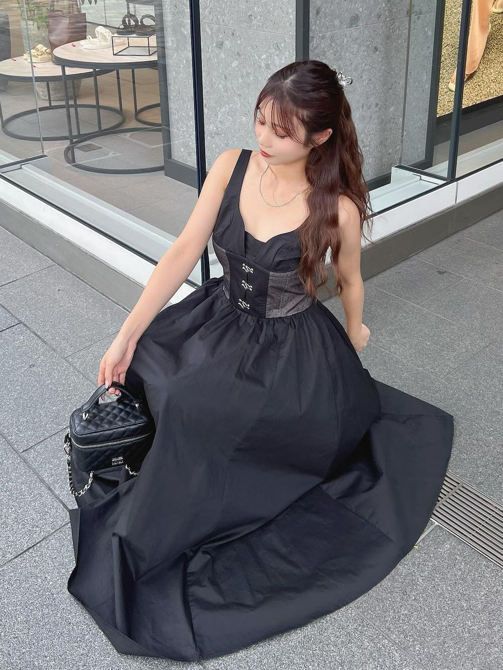モデル:158cm(着用サイズ:FREE 着用カラー:BLK)