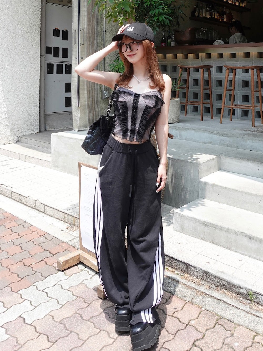 モデル:159cm(着用サイズ:FREE 着用カラー:BLK)