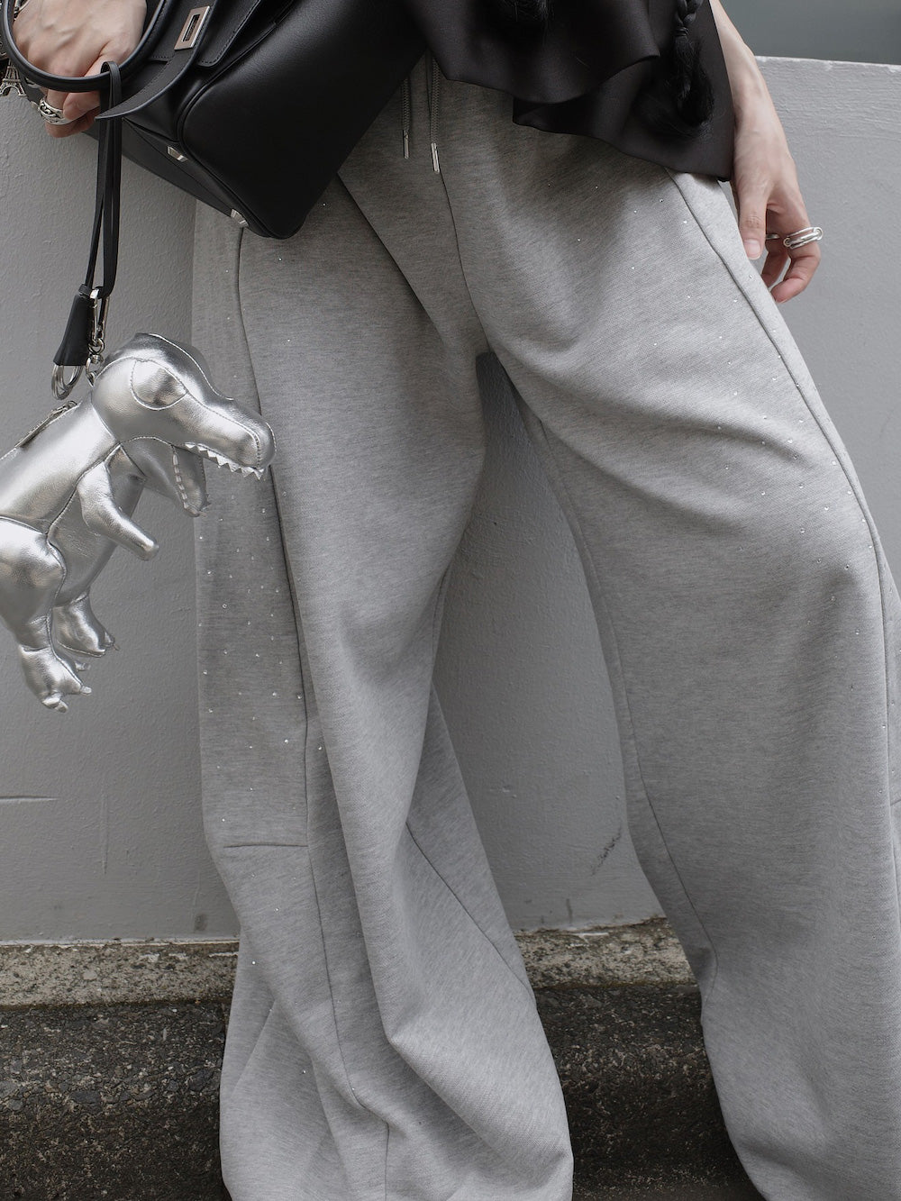 モデル:160cm(着用サイズ:FREE 着用カラー:GRY)