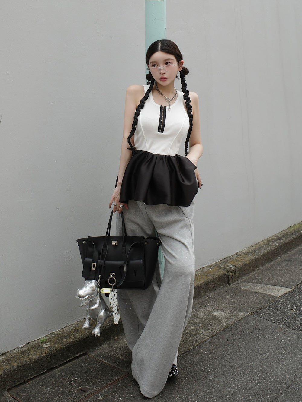 モデル:160cm(着用サイズ:FREE 着用カラー:GRY)