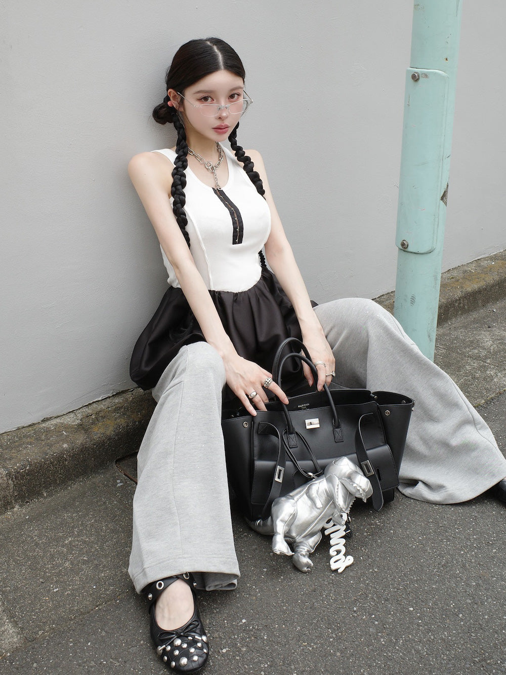 モデル:160cm(着用サイズ:FREE 着用カラー:GRY)