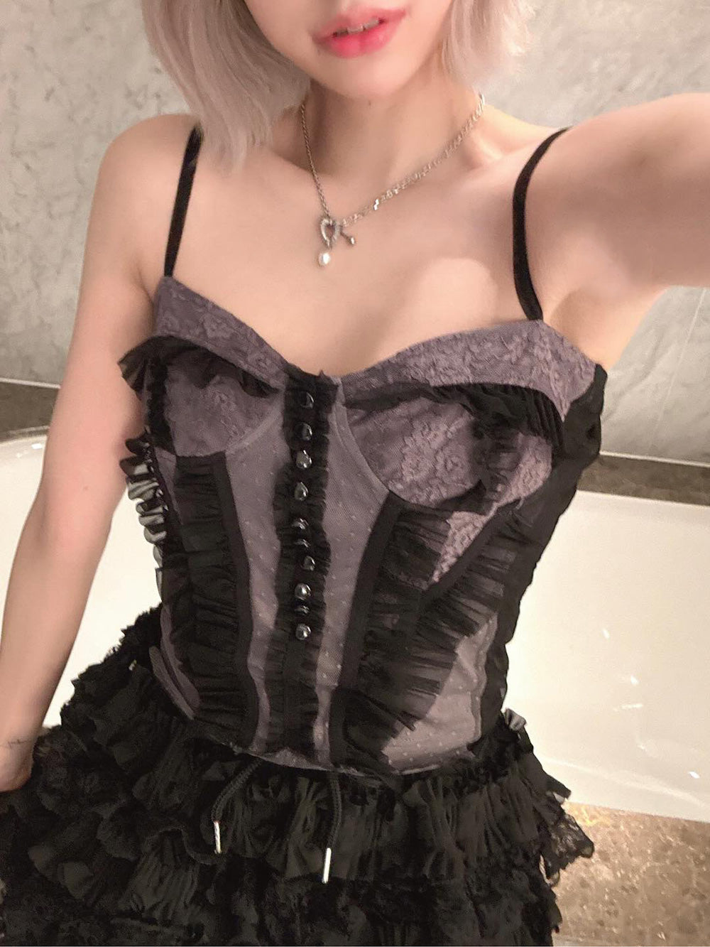 モデル:155cm(着用サイズ:FREE 着用カラー:BLK)