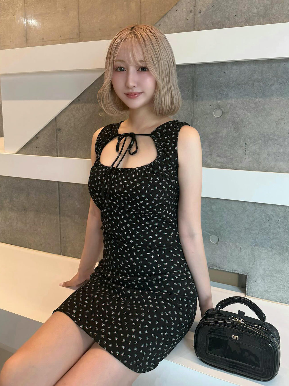 モデル:155cm(着用サイズ:FREE 着用カラー:BLK)
