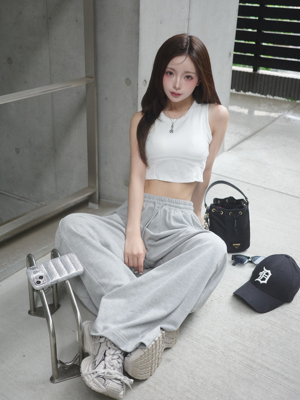 モデル:158cm(着用サイズ:FREE 着用カラー:GRY)