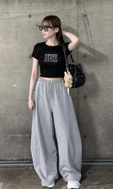 モデル:160cm(着用サイズ:FREE 着用カラー:BLK)