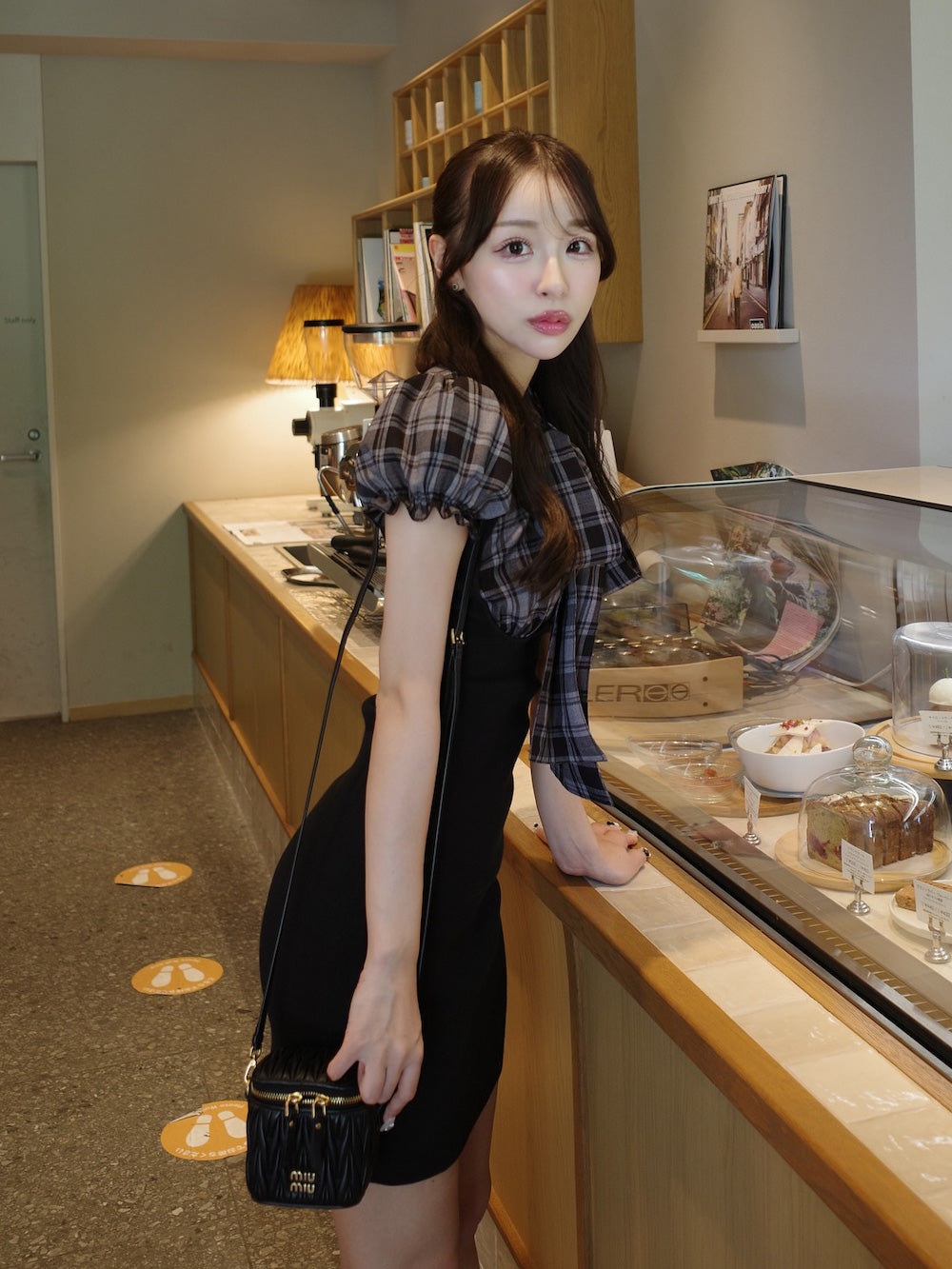 モデル:156cm(着用サイズ:FL 着用カラー:BLK)