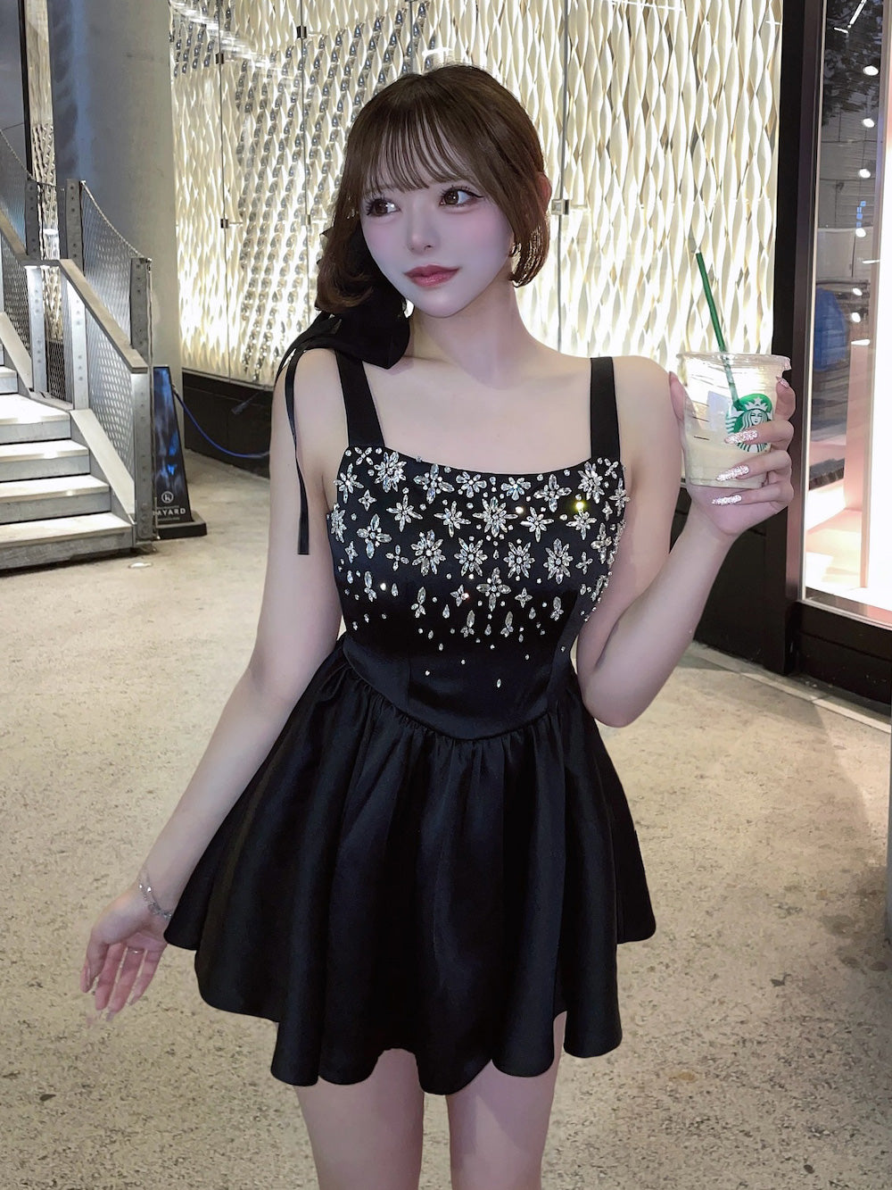 モデル:156cm(着用サイズ:FREE 着用カラー:BLK)