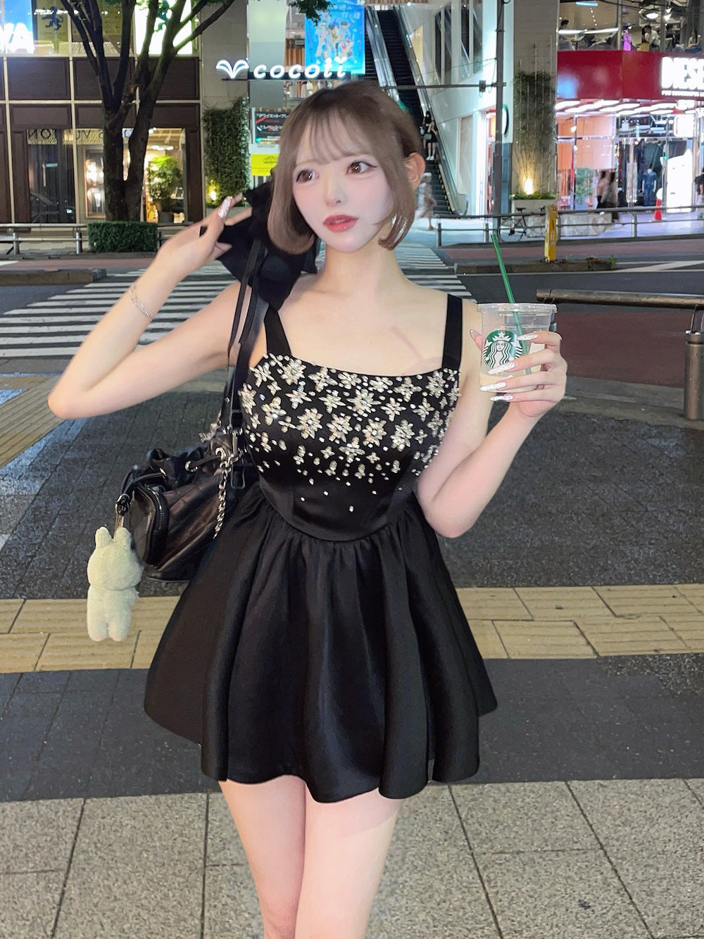 モデル:156cm(着用サイズ:FREE 着用カラー:BLK)