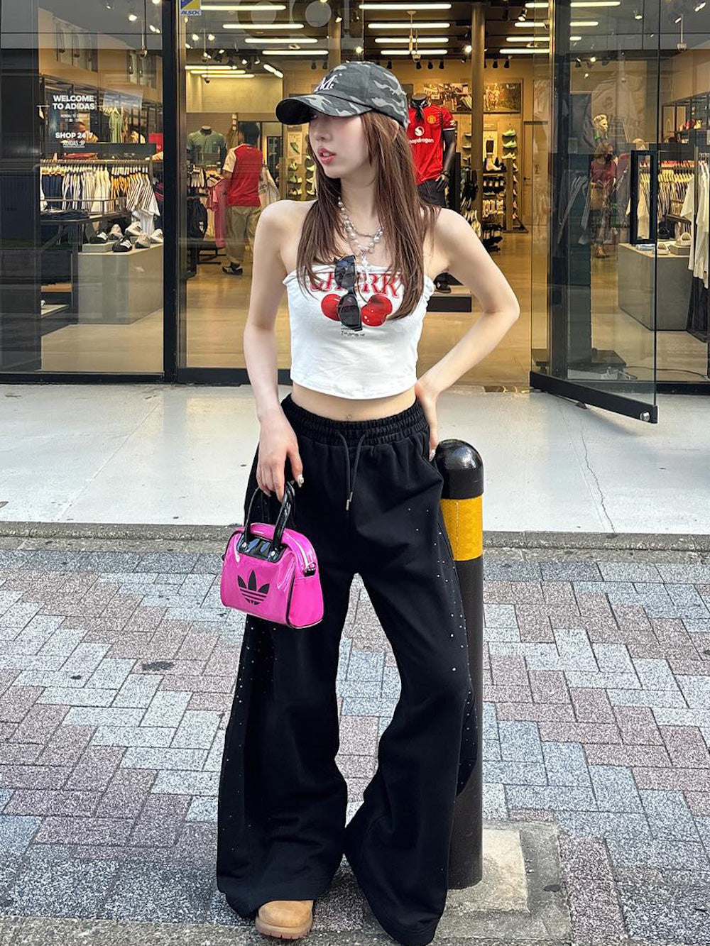 モデル:160cm(着用サイズ:FREE 着用カラー:BLK)