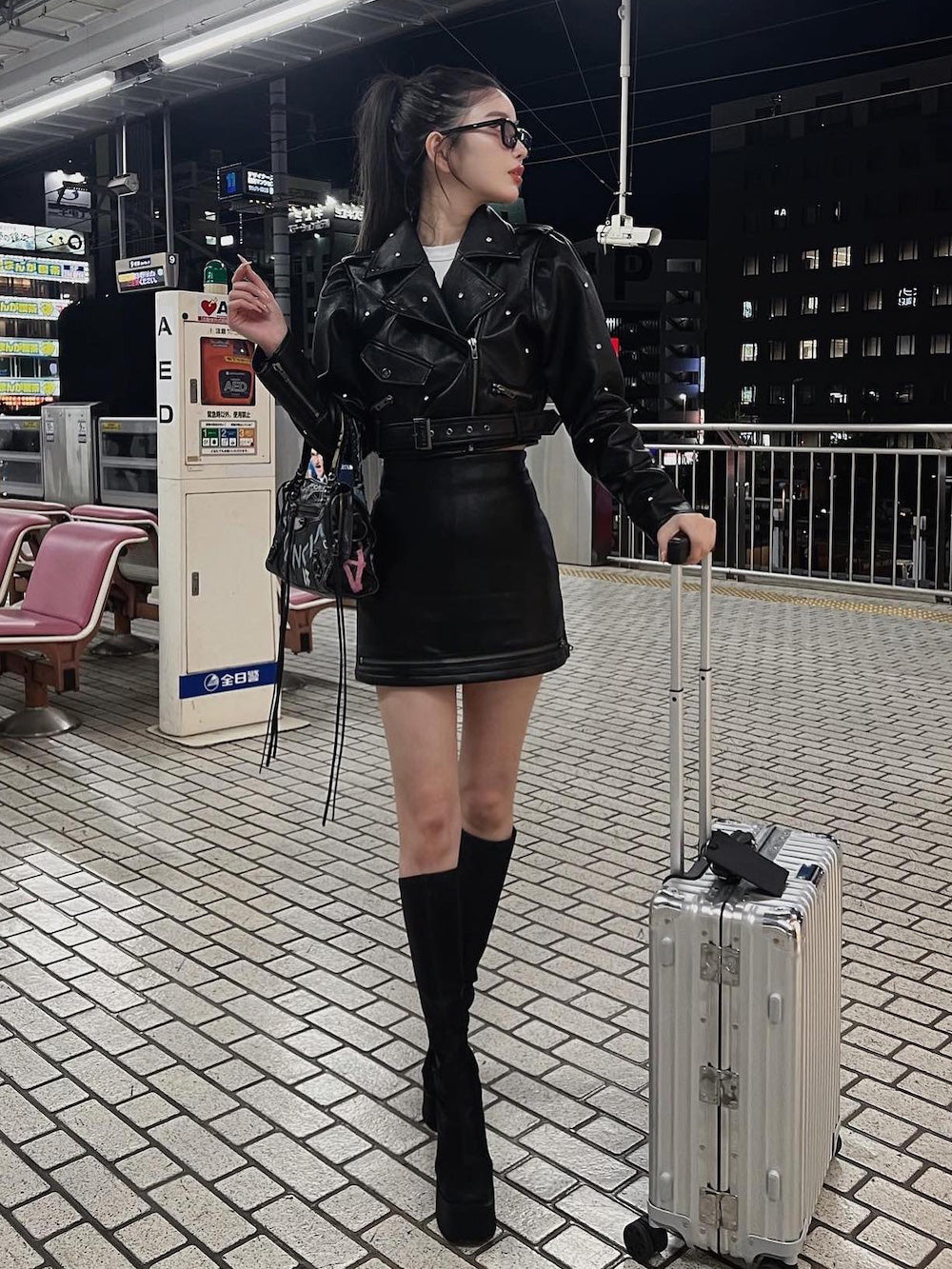 モデル:160cm(着用サイズ:FREE 着用カラー:BLK)