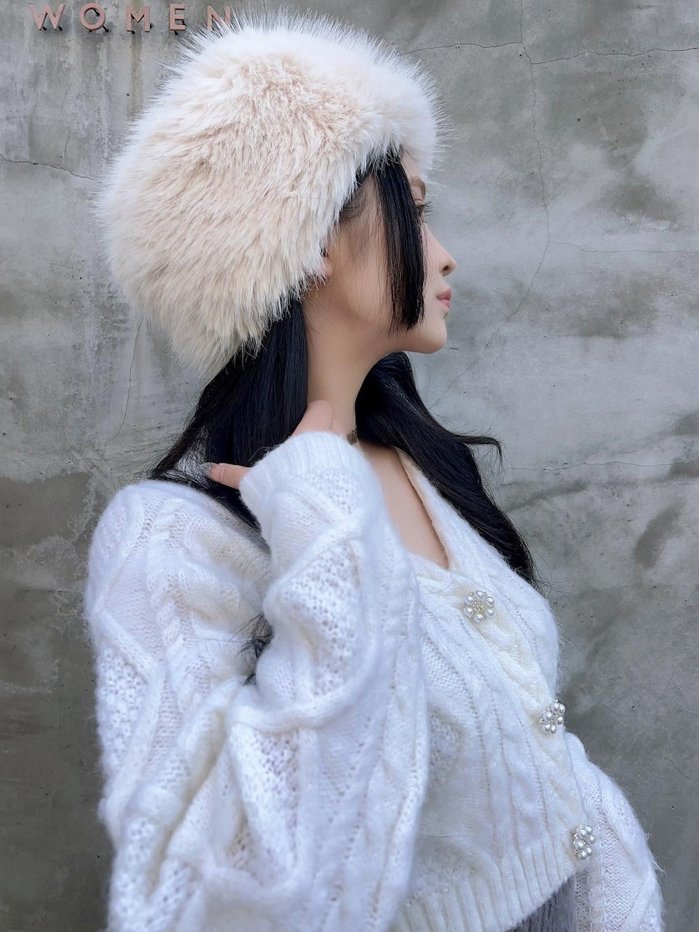 モデル:155cm(着用サイズ:FREE 着用カラー:WHT)