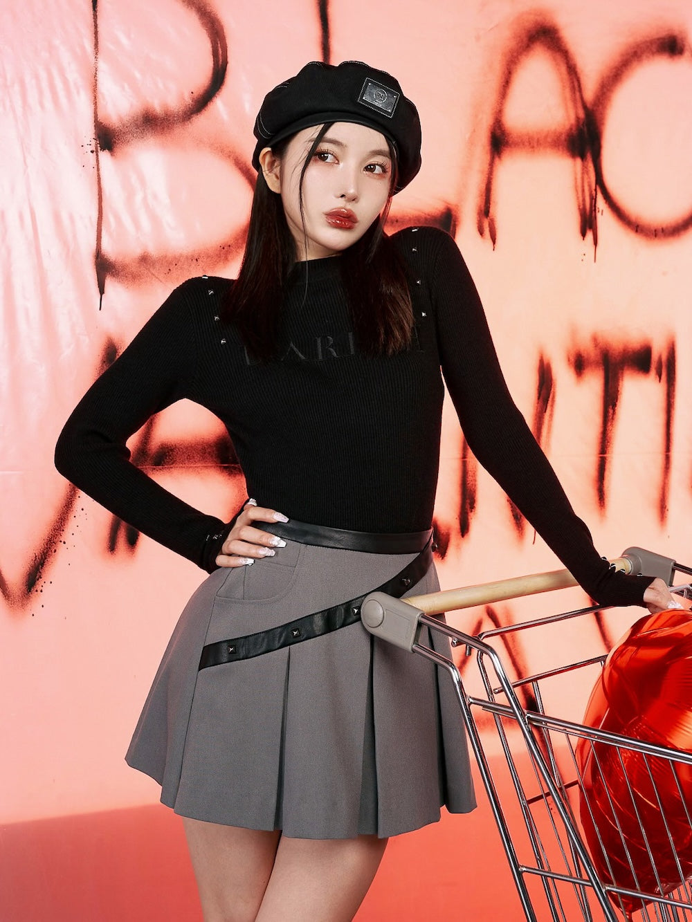 モデル:160cm(着用サイズ:FREE 着用カラー:BLK)