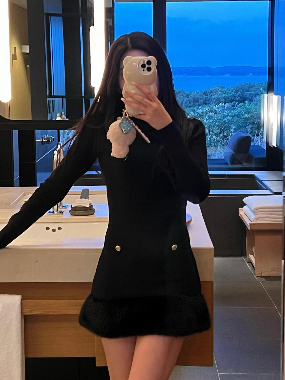 モデル:160cm(着用サイズ:FREE 着用カラー:BLK)