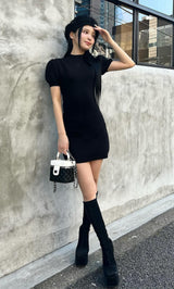 モデル:155cm(着用サイズ:FREE 着用カラー:BLK)