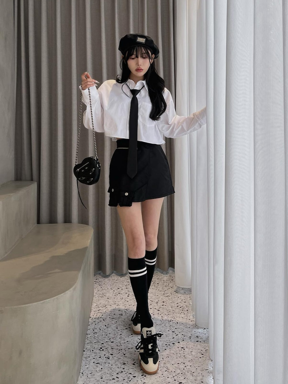 モデル:160cm(着用サイズ:FREE 着用カラー:BLK)
