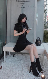 モデル:160cm(着用サイズ:FREE 着用カラー:BLK)