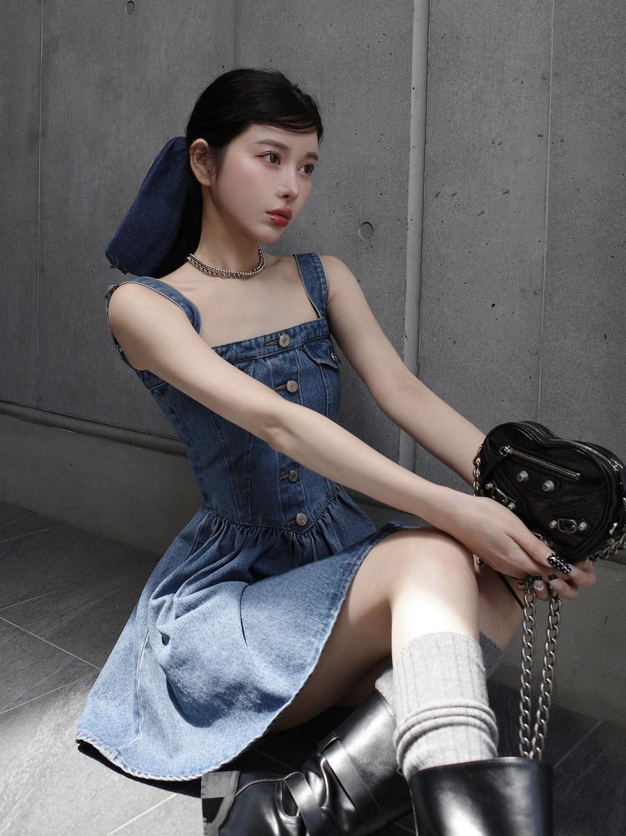 モデル:160cm(着用サイズ:FREE 着用カラー:BLU)
