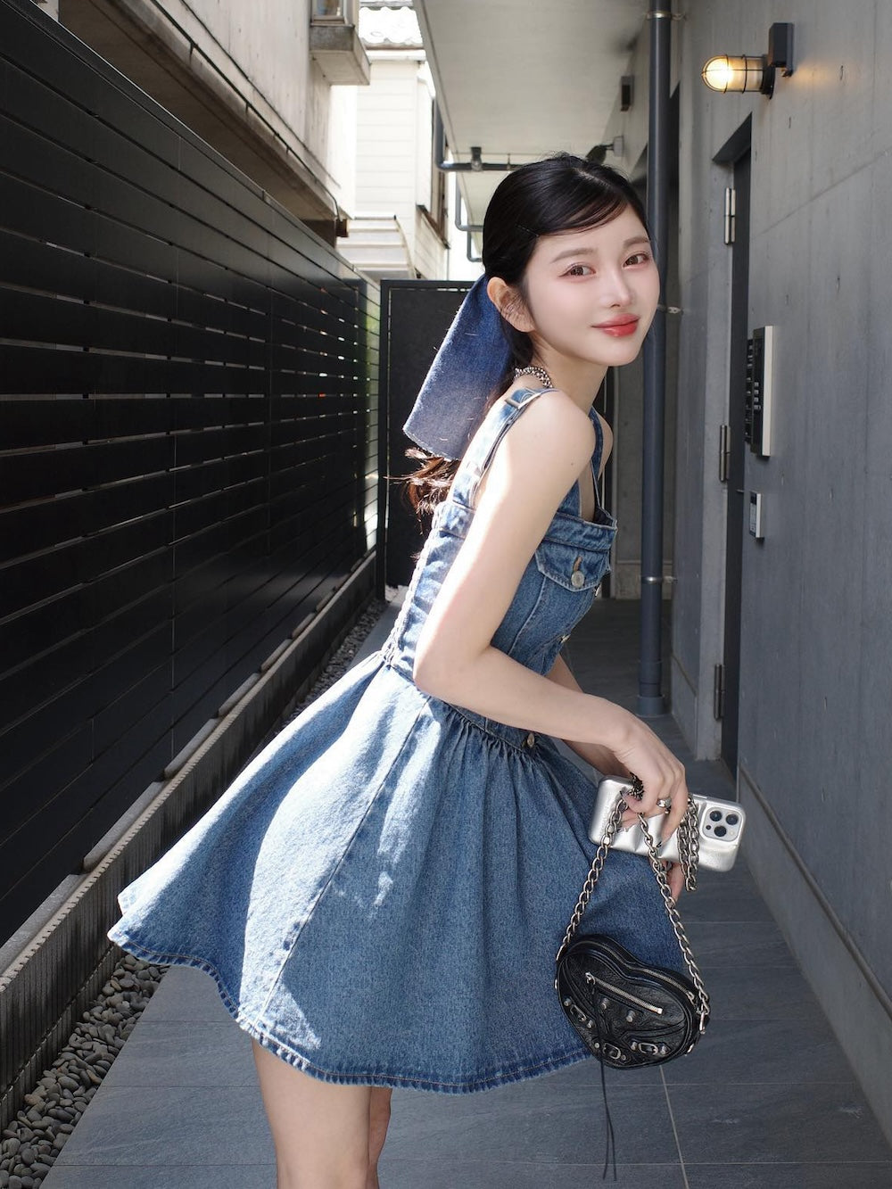 モデル:160cm(着用サイズ:FREE 着用カラー:BLU)