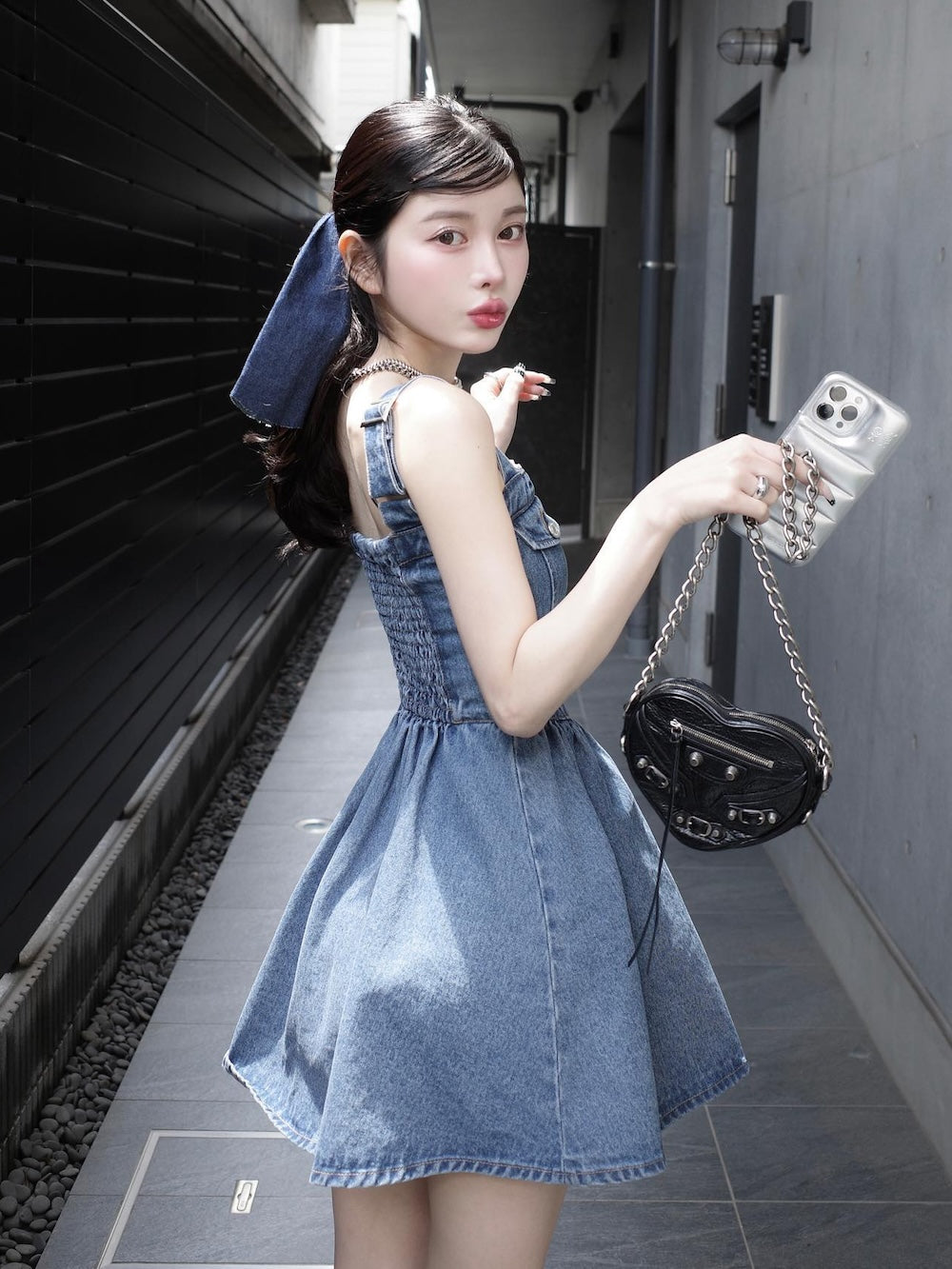 モデル:160cm(着用サイズ:FREE 着用カラー:BLU)