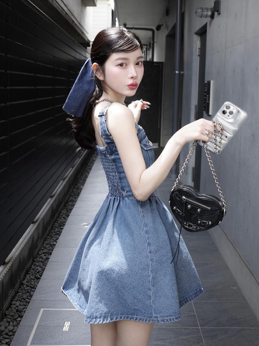 モデル:160cm(着用サイズ:FREE 着用カラー:BLU)
