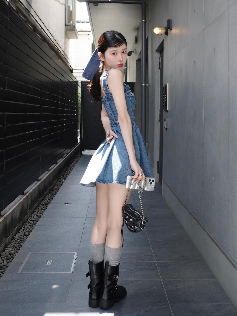 モデル:160cm(着用サイズ:FREE 着用カラー:BLU)