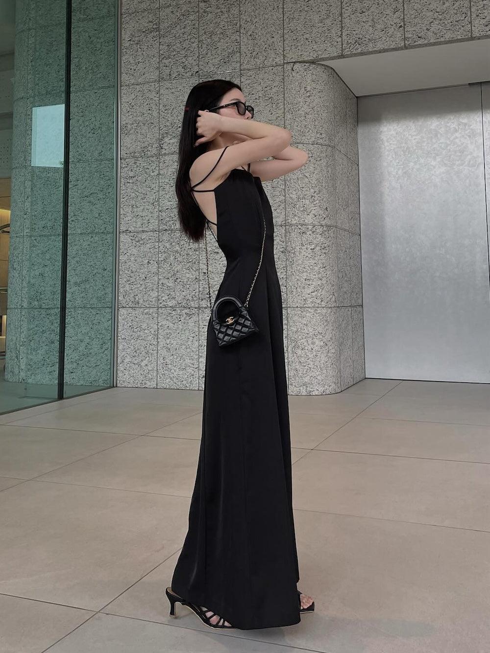 モデル:160cm(着用サイズ:FREE 着用カラー:BLK)