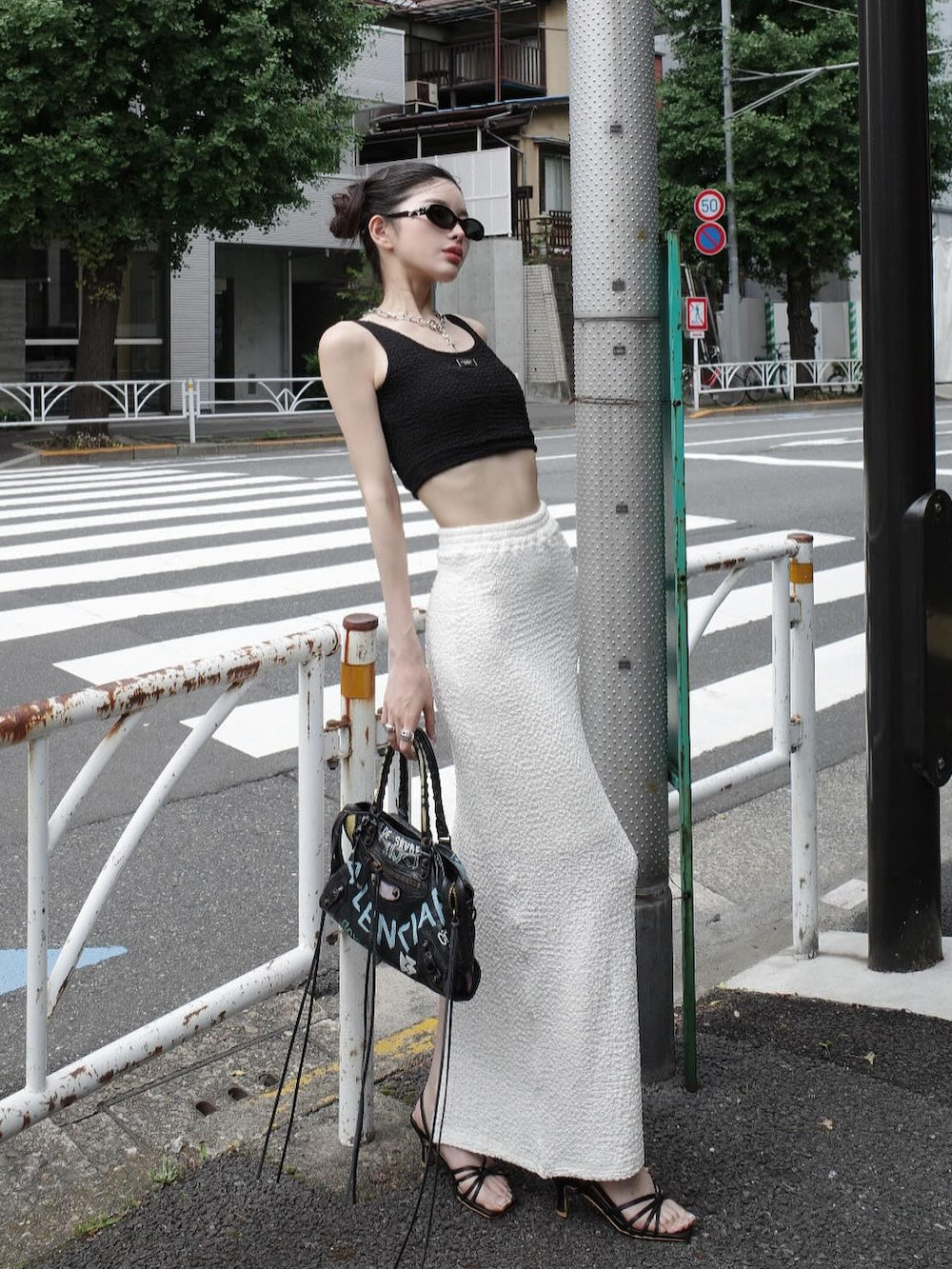 モデル:160cm(着用サイズ:FREE 着用カラー:BLK)