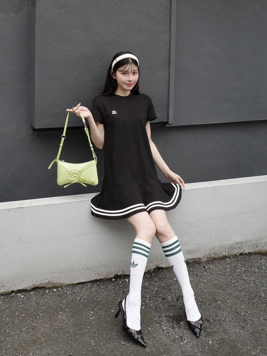 モデル:160cm(着用サイズ:FREE 着用カラー:BLK)