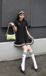 モデル:160cm(着用サイズ:FREE 着用カラー:BLK)